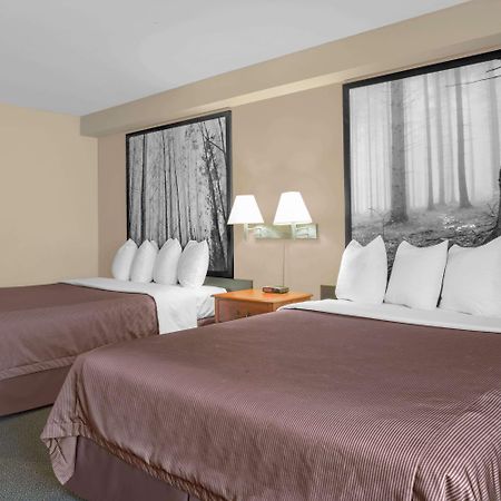 Super 8 By Wyndham Sault Ste Marie On Hotel Exterior foto