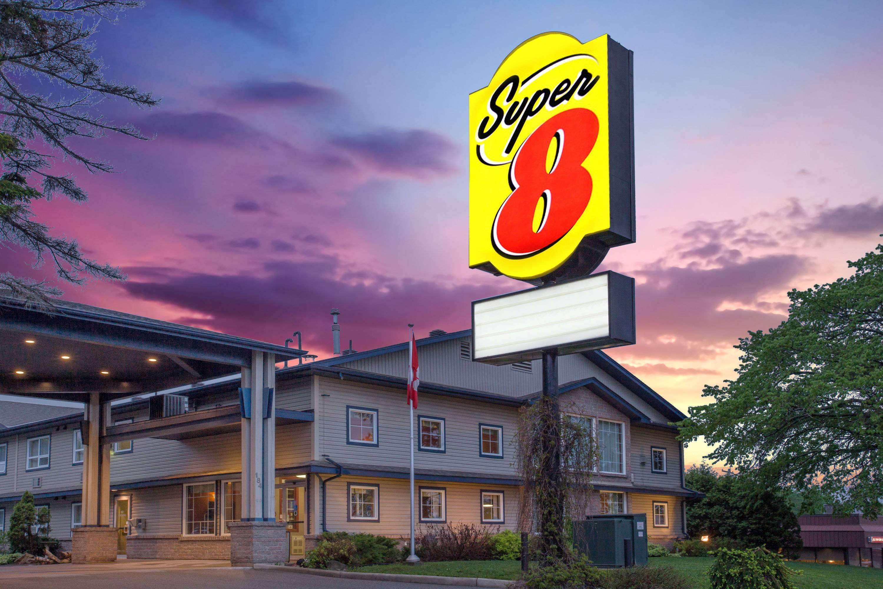 Super 8 By Wyndham Sault Ste Marie On Hotel Exterior foto