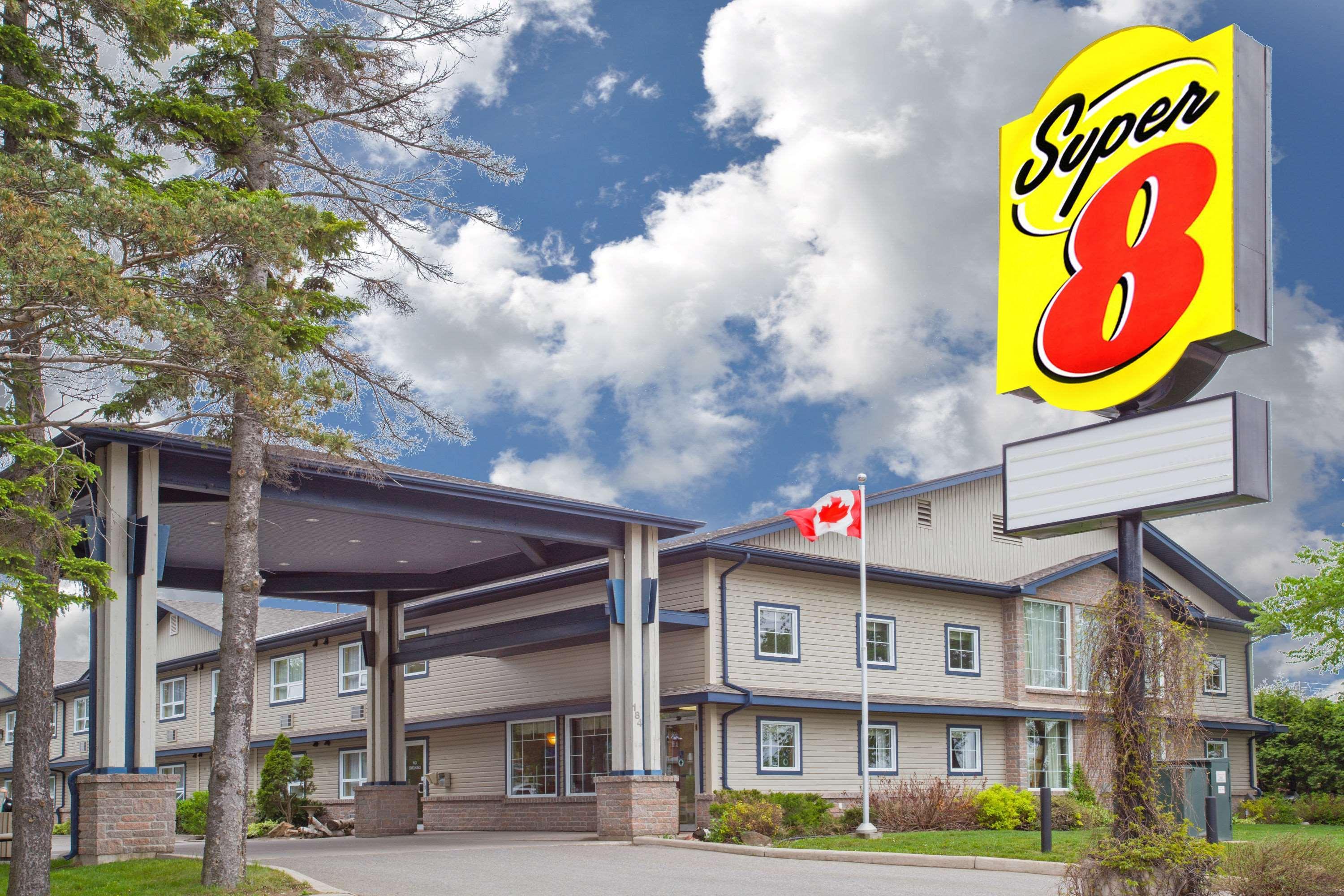 Super 8 By Wyndham Sault Ste Marie On Hotel Exterior foto